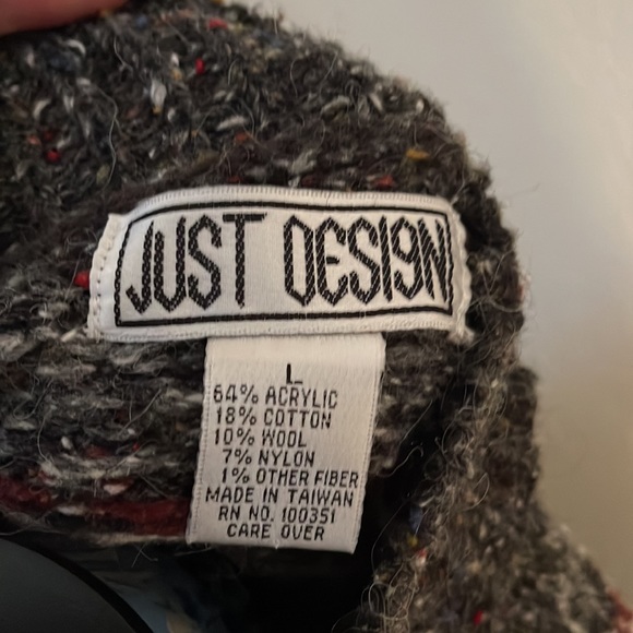 Women’s Sweater - Picture 3 of 3